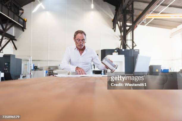 man with plan, product and laptop on table in factory - industriële vormgever stockfoto's en -beelden
