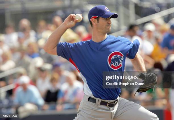 Pitcher Mark Prior of the Chicago Cubs pitches during a play against the Seattle Mariners during Spring Training at Peoria Sports Complex March 5,...