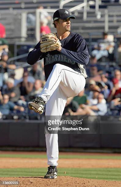 Sean Green of the Seattle Mariners delivers the pitch against the Chicago Cubs during Spring Training at Peoria Sports Complex March 5, 2007 in...