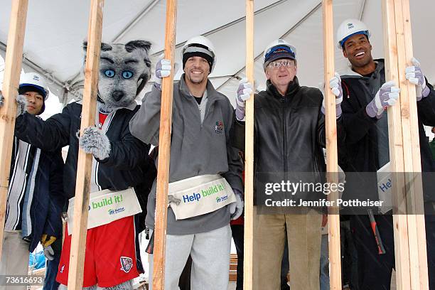 Mascot Sly Fox, Jason Kidd, Rod Thorn and Jason Collins of the New Jersey Nets help to build a house for Habitat for Humanity March 16, 2007 in East...