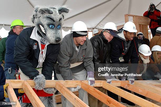 Mascot Sly Fox, Jason Kidd, Rod Thorn and Jason Collins of the New Jersey Nets help to build a house for Habitat for Humanity March 16, 2007 in East...