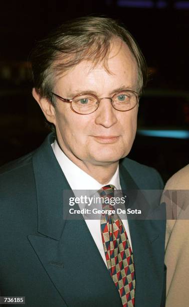 Actor David McCallum arrives for Yale University's "StageBlue" anniversary gala November 13, 2000 at the New Amsterdam theater in New York City.