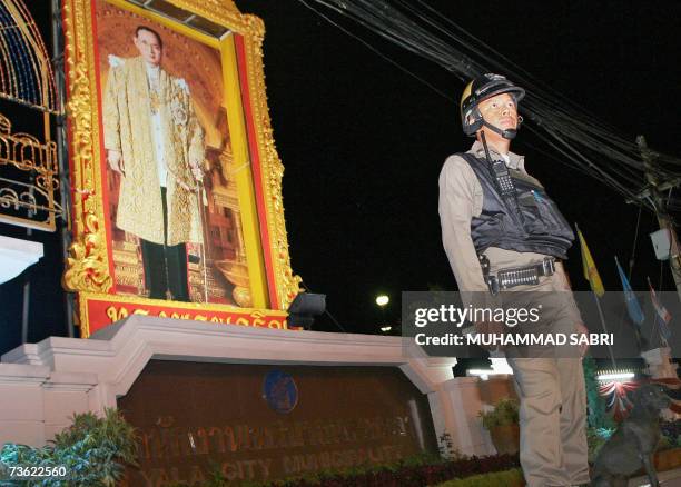 Thailand-politics-coup-6months,sched This file photo dated 20 September, 2006 shows a Thai soldier standing guard in front of a big portrait of Thai...