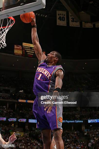 Amare Stoudemire of the Phoenix Suns shoots against the Denver Nuggets on March 17, 2007 at the Pepsi Center in Denver, Colorado. NOTE TO USER: User...
