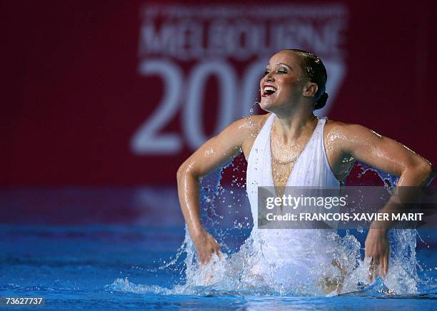 Synchro swimmer Christina Jones performs 19 March 2007 at the Susie O'Neill pool in Melbourne during the solo technical preliminary event of the 12th...