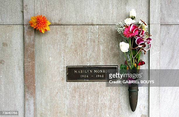 Los Angeles, UNITED STATES: A view is seen of Marilyn Monroe's crypt, 19 March 2007, in the Westwood Memorial Park in Los Angeles, California....