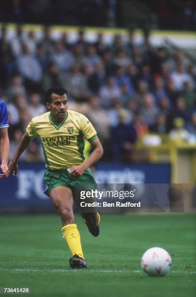 Norwich City midfielder Dale Gordon playing at Carrow Road against Millwall, circa 1988.