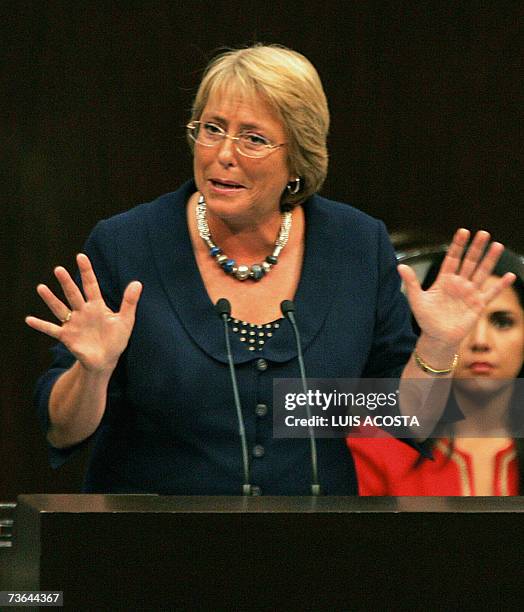 La presidenta de Chile Michelle Bachelet pronuncia un discurso ante el Congreso de Mexico el 20 de marzo de 2007 en Ciudad de Mexico. Bachelet se...