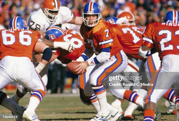 Quarterback John Elway of the Denver Broncos during Super Bowl XXII against the Washington Redskins on January 31, 1988 in San Diego, California.