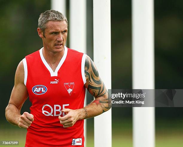 Peter Everitt runs during a Sydney Swans AFL training session at Lakeside Oval March 21, 2007 in Sydney, Australia.