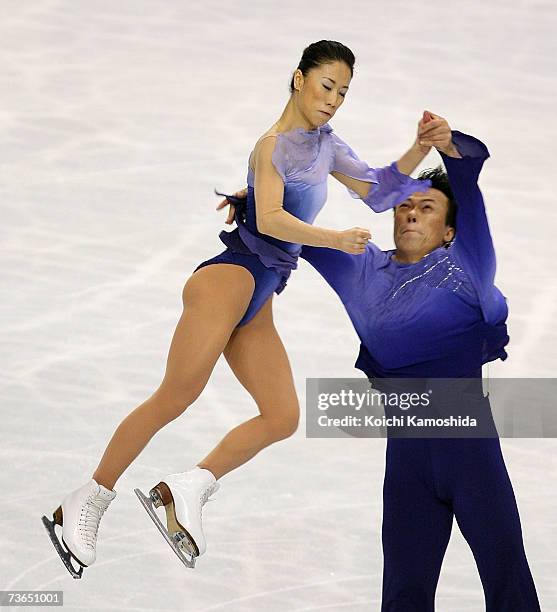 Xue Shen and Hongbo Zhao of China perform in the pairs free program during the World Figure Skating Championships at the Tokyo Gymnasium on March 21,...