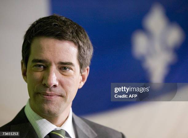 Saint-Eustache, CANADA: Leader of the Parti Quebecois, Andre Boisclair speaks to supporters at a campaign office in the Deux-Montagnes riding, 21...