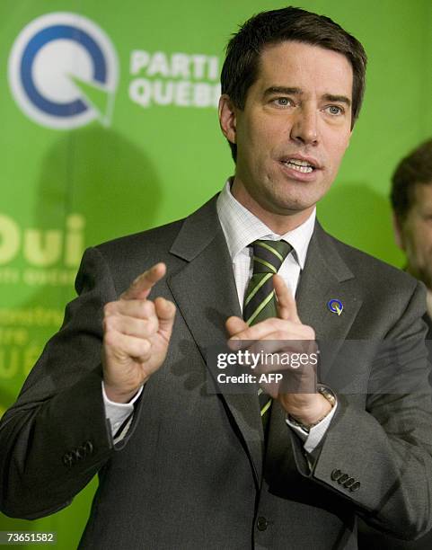 Saint-Eustache, CANADA: Leader of the Parti Quebecois, Andre Boisclair speaks to supporters at a campaign office in the Deux-Montagnes riding, 21...