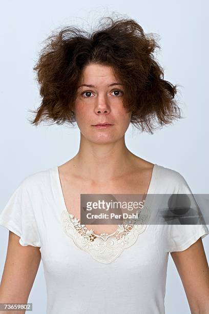 portrait of a woman with messy hair. - bad haircut photos et images de collection