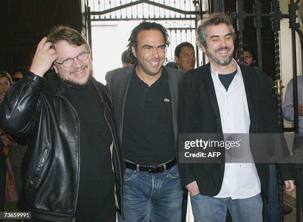 Los cineastas mexicanos Alejandro Gonzalez Inarritu , Guillermo del Toro y Alfonso Cuaron antes de recibir un reconocimiento por parte del senado de...