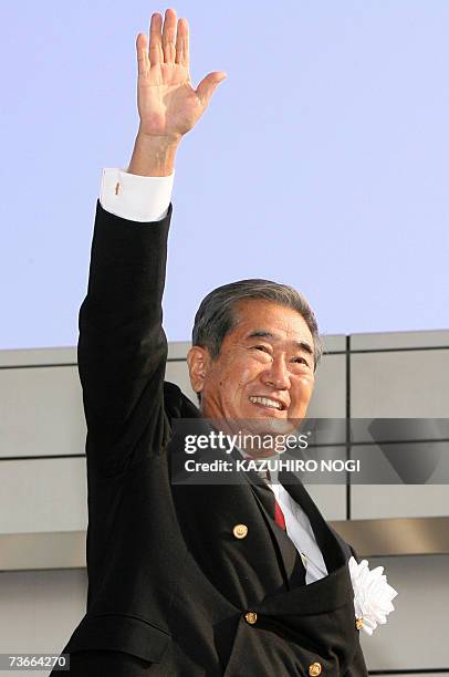 Tokyo Governor Shintaro Ishihara waves to supporters during his election campaign for Tokyo's gubernatorial election, 22 March 2007. Tokyo's...