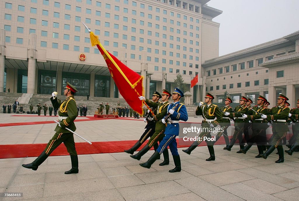U.S Gen. Peter Pace Visits Beijing