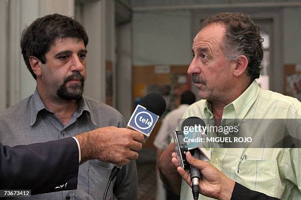 Los sindicalistas Fernado Pereira de Uruguay, y Hugo Yasky de Argentina, integrantes de la central unica de trabajadores y de la Central de...