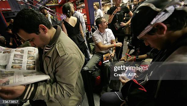 London, UNITED KINGDOM: Fans wait in line in the Virgin Megastore, London 22 March 2007 on the day that Sony launches its PlayStation 3 console in...