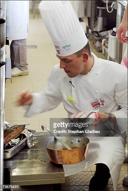Francois Adamsky controls the cooking of a main course during the World Best Chefs Competition on March 15, 2007 in Thonon-Les-Bains, France. French...