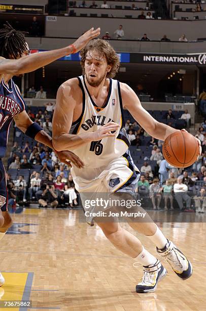 Pau Gasol of the Memphis Grizzlies drives to the paint against the New Jersey Nets at the FedExForum on March 12, 2007 in Memphis, Tennessee. The...