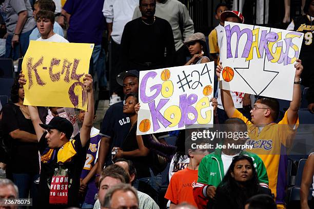 Fans cheer on Kobe Bryan of the Los Angeles Lakers on March 22, 2007 at FedExForum in Memphis, Tennessee. NOTE TO USER: User expressly acknowledges...