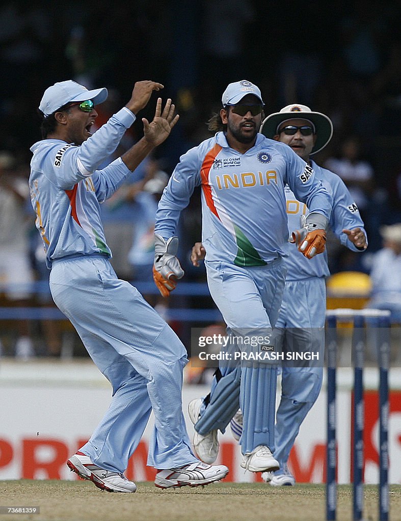 Indian cricketers Saurav Ganguly (L), Ma...