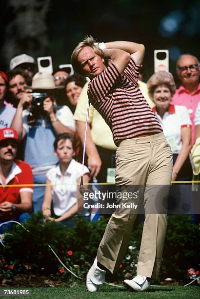 Jack Nicklaus tees off during the 1980 US Open on June 21, 1980 at the Baltusrol Golf Club in Springfield, New Jersey.