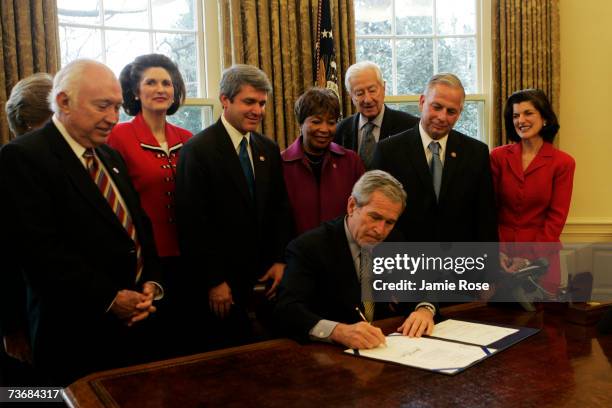 Signing Rfs W. Bush 8,334 George Bush Signs Stock Photos, High-Res Pictures, and Images ...