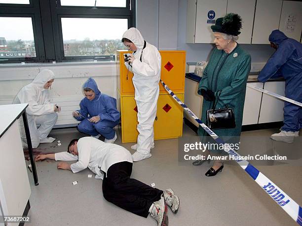 British Forensics Queen Elizabeth Ii Visits The Forensic Science Department At East ...