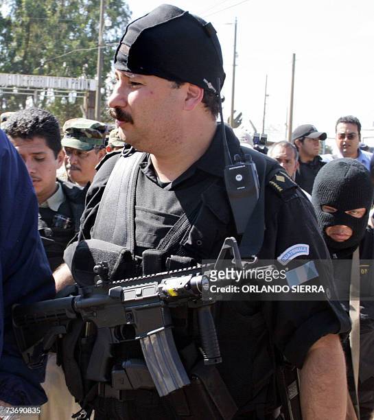 Fotografia tomada el 25 de septiembre de 2006 en Ciudad de Guatemala del ginecologo Javier Figueroa cuando fungia como subdirector de la Policia...