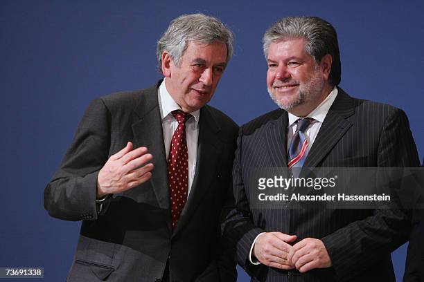 Michael Naumann talks with the Chairman of the Social Democratic Party Kurt Beck at the SPD Party Congress on March 24, 2007 in Hamburg, Germany....