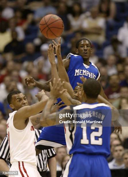 Willie Kemp of the Memphis Tigers passes the ball to teammate Antonio Anderson against Daequan Cook and Mike Conley Jr. #1 of the Ohio State Buckeyes...