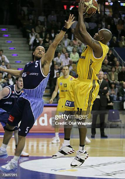 176 William Avery Basketball Stock Photos, HighRes Pictures, and