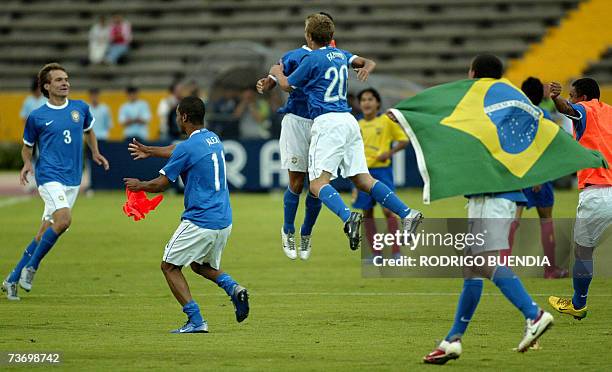 Jugadores de la seleccion Sub'17 de Brasil festejan el Campeonato Sudamericano de la categoria tras vencer 5-2 a Ecuador, en el estadio Olimpico...