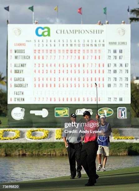 Tiger Woods waves to the crowd after winning the World Golf Championship CA Championship at the Doral Golf Resort and Spa on March 25, 2006 in Miami,...