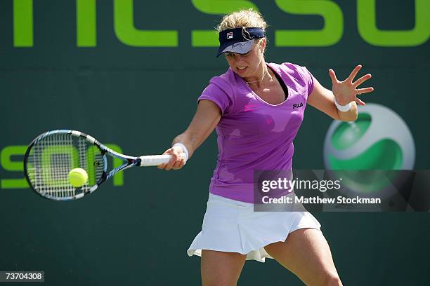 Kim Clijsters of Belgium returns to Na Li of China during day six at the 2007 Sony Ericsson Open at the Tennis Center at Crandon Park on March 26,...