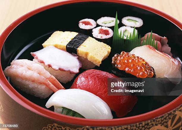 sushi selection - gunkanmaki stock-fotos und bilder