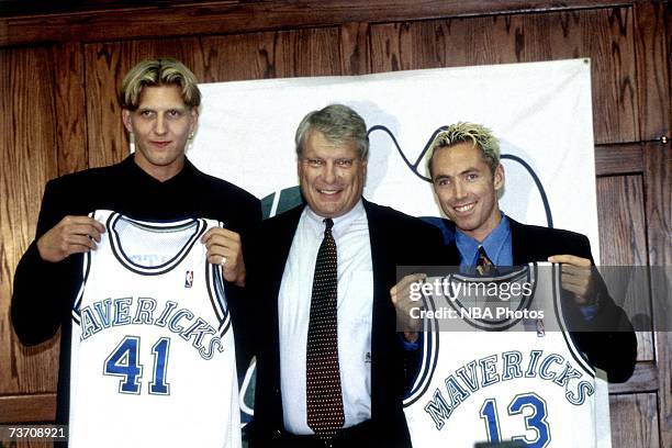 Dirk Nowitzki, head coach Don Nelson and Steve Nash pose for a photo as they are introduced to the Dallas Mavericks during a press conference on June...