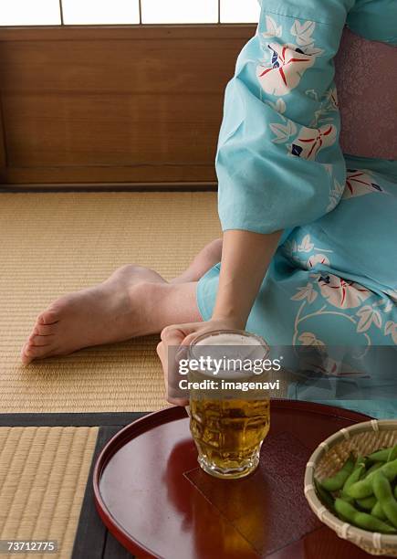 beer and woman dressed yukata - beer mat stockfoto's en -beelden