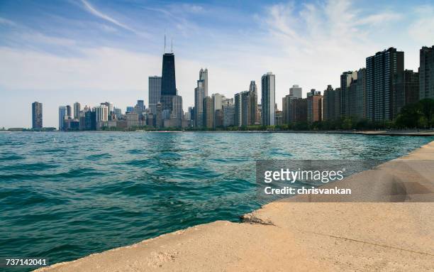 city skyline, chicago, illinois, america, usa - lago michigan fotografías e imágenes de stock