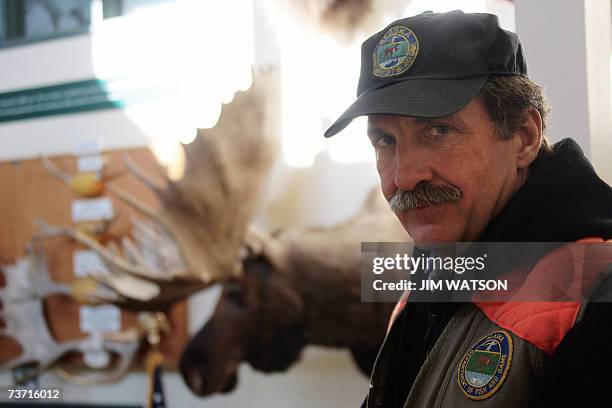 Anchorage, UNITED STATES: TO GO WITH AFP STORY by MIRA OBERMAN - FILES - Wildlife Biologist for Alaska Department of Fish and Game poses in at his...