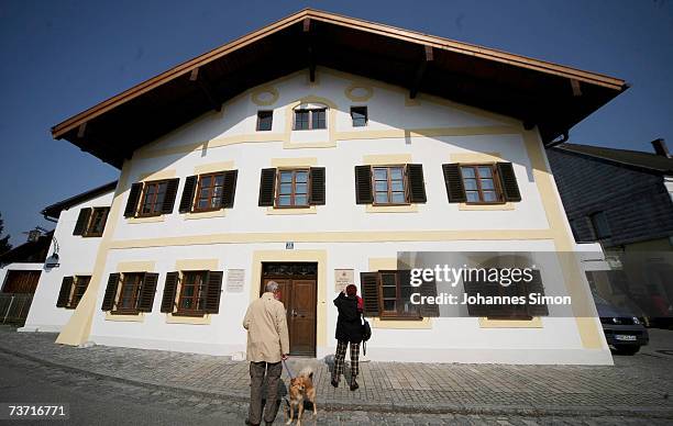 Tourists view the freshly painted facade of the birthhouse of Pope Benedict XVI. On March 27, 2007 in Marktl, Germany. The Pope's birthhouse is...