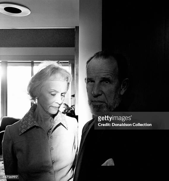 Actors and husband and wife Jessica Tandy and Hume Cronyn pose for a photo shoot held in 1975 at their residence in New York.