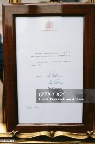 The birth announcement of Prince William on the gates of Buckingham Palace, accompanied by four signatures, 21st June 1982.