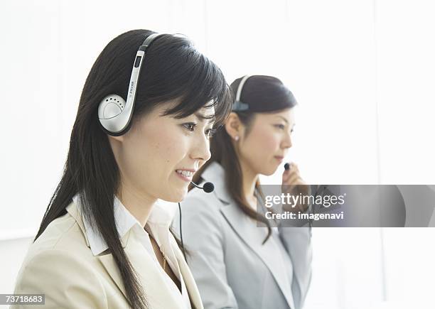 operators at work in the office - コールセンター　日本 ストックフォトと画像