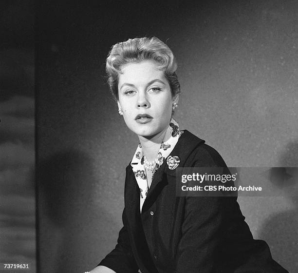 American film and television actress Elizabeth Montgomery appears in character for the episode 'A Dead Ringer' of the CBS anthology series 'Studio...