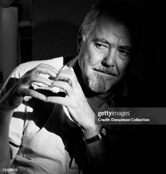 Director Robert Altman poses for a photo shoot held in 1987 at his office, in New York.