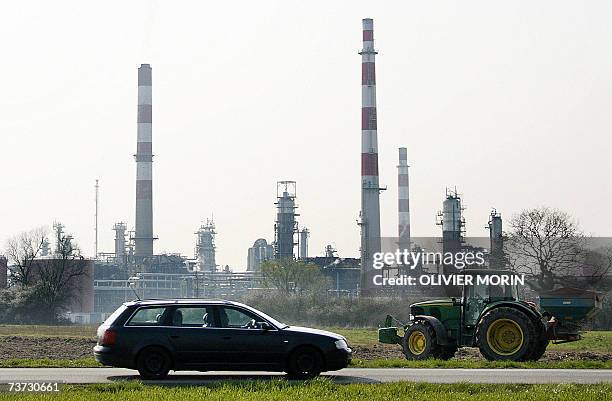 Exterior view dated 28 March 2007 of the Reichstett refinery, eastern France, threatened of slowing down its production due to a 15-day dockers'...