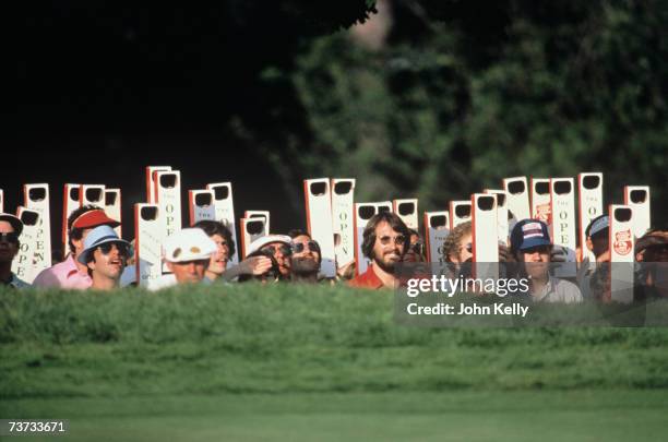 Spectators at the US Open view the action on the green though their periscopes.